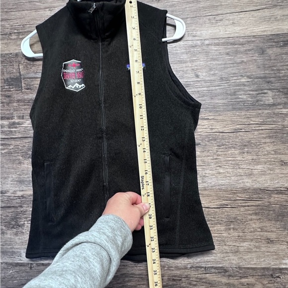 Patagonia Black Fleece Vest Zip-Up with Emblem patches - Picture 5 of 9